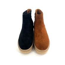 Load image into Gallery viewer, Boots Semelle Crêpe PALLAS ZIP BEETLE en Suede Caramel
