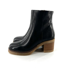 Charger l&#39;image dans la galerie, Boots Zippé Intérieur Talon Trotteur Semelle Crêpe en Cuir Noir
