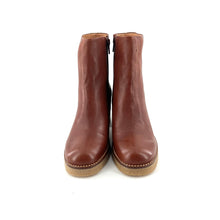 Charger l&#39;image dans la galerie, Boots Zippé Intérieur Talon Trotteur Semelle Crêpe en Cuir Camel
