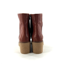 Load image into Gallery viewer, Boots Talon Compensé Crêpe en Cuir Camel
