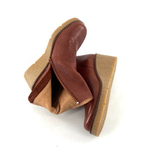Load image into Gallery viewer, Boots Talon Compensé Crêpe en Cuir Camel
