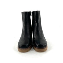 Load image into Gallery viewer, Boots Talon Compensé Crêpe  en Cuir Noir
