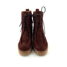 Load image into Gallery viewer, Chaussure Lacets Montante Zippé Intérieur Semelle Crêpe en Daim Marron
