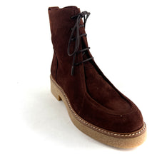 Load image into Gallery viewer, Chaussure Lacets Montante Zippé Intérieur Semelle Crêpe en Daim Marron
