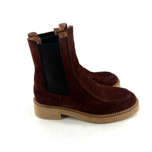 Load image into Gallery viewer, Chelsea Boots Semelle Crêpe en Daim Marron
