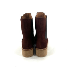Load image into Gallery viewer, Chelsea Boots Semelle Crêpe en Daim Marron
