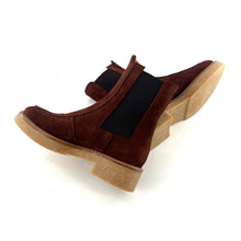 Load image into Gallery viewer, Chelsea Boots Semelle Crêpe en Daim Marron
