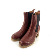Load image into Gallery viewer, Chelsea Boots Talon Trotteur Semelle Crêpe en Cuir Camel
