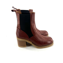 Load image into Gallery viewer, Chelsea Boots Talon Trotteur Semelle Crêpe en Cuir Camel
