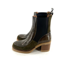 Load image into Gallery viewer, Boots Élastiqué Talon Trotteur Semelle Crêpe  Bi-Matière Kaki
