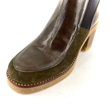 Load image into Gallery viewer, Boots Élastiqué Talon Trotteur Semelle Crêpe  Bi-Matière Kaki
