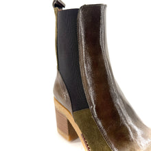 Load image into Gallery viewer, Boots Élastiqué Talon Trotteur Semelle Crêpe  Bi-Matière Kaki
