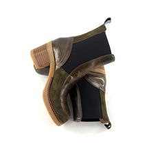 Load image into Gallery viewer, Boots Élastiqué Talon Trotteur Semelle Crêpe  Bi-Matière Kaki
