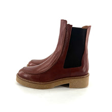 Load image into Gallery viewer, Chelsea Boots Semelle Crêpe en Cuir Camel

