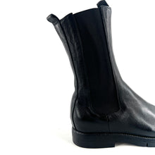 Charger l&#39;image dans la galerie, Boots Tige Haute et Ajustée en Cuir Noir
