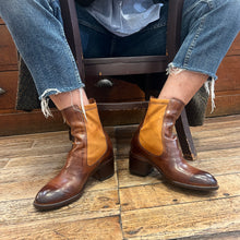 Load image into Gallery viewer, Boots Talon Trotteur Zippé Arrière en Cuir et Cuir Stretch Cognac
