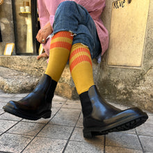 Load image into Gallery viewer, Chelsea Boots Fine Semelle Crantée en Cuir Noir
