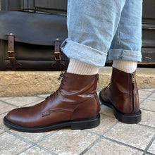 Charger l&#39;image dans la galerie, Chaussure Lacets Montante Zippé Arrière en Cuir Cognac
