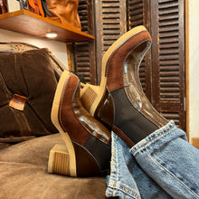 Load image into Gallery viewer, Boots Élastiqué Talon Trotteur Semelle Crêpe Bi-Matière Rouille
