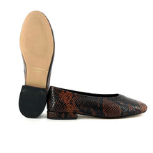Load image into Gallery viewer, Ballerine ÉGLANTINE en Cuir Imprimé Python
