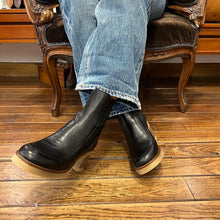 Load image into Gallery viewer, Boots Élastiqué Talon Trotteur Semelle Crêpe en Cuir Noir
