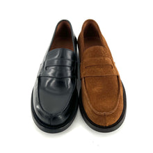 Load image into Gallery viewer, Mocassin en Daim Cognac
