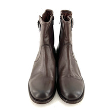 Load image into Gallery viewer, Boots Zippé Intérieur en Cuir Marron et Boucle en Cuir Noir
