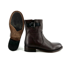 Load image into Gallery viewer, Boots Zippé Intérieur en Cuir Marron et Boucle en Cuir Noir
