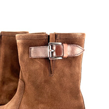 Load image into Gallery viewer, Boots Zippé Intérieur en Daim Marron et Boucle en Cuir
