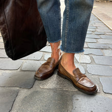 Load image into Gallery viewer, Mocassin en Cuir Birra
