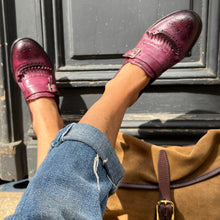 Charger l&#39;image dans la galerie, Chaussure à Boucle Bout Fleuri Patte Frangée Bi-Matière Bordeaux
