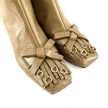 Charger l'image dans la galerie, Boots Talon Patte Frangée Accessoires Dorés en Cuir Vert Tilleul
