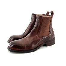 Load image into Gallery viewer, Chelsea Boots en Cuir Lavé Brucciato
