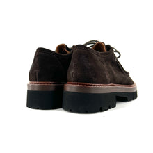 Load image into Gallery viewer, Derby Semelle Crantée Esprit Paraboot en Daim Marron Foncé
