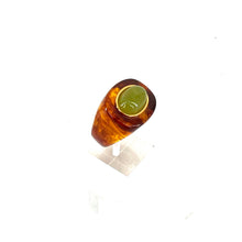Charger l'image dans la galerie, Large Bague Ovale en Acétate Tortoise et Cabochon Vert
