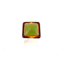 Charger l'image dans la galerie, Large Bague Carrée en Acétate Tortoise et Cabochon Vert
