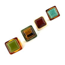 Charger l'image dans la galerie, Large Bague Carrée en Acétate Tortoise et Cabochon Vert
