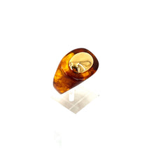 Load image into Gallery viewer, Large Bague Ovale en Acétate Tortoise et Cabochon Plaqué Or
