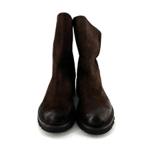 Load image into Gallery viewer, Boots Semelle Crantée Zippé Arrière en Daim Marron Foncé
