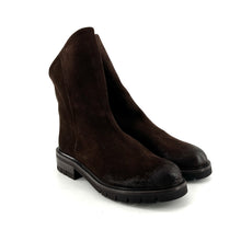 Load image into Gallery viewer, Boots Semelle Crantée Zippé Arrière en Daim Marron Foncé
