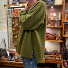 Charger l'image dans la galerie, Pull Col Rond Vert Acide 100% Laine de Yak

