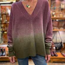 Charger l'image dans la galerie, Pull en V Tie &amp; Dye Smoke Plum / Emerald 100% Laine de Yak
