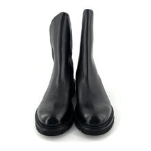 Load image into Gallery viewer, Boots Semelle Crantée Zippé Arrière en Cuir Noir
