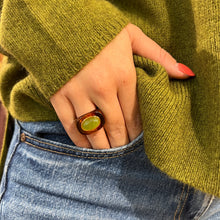 Charger l'image dans la galerie, Large Bague Ovale en Acétate Tortoise et Cabochon Vert
