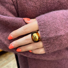 Load image into Gallery viewer, Large Bague Ovale en Acétate Tortoise et Cabochon Plaqué Or
