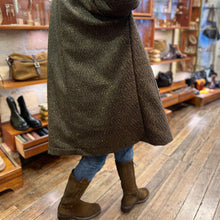 Load image into Gallery viewer, Manteau MILA en Laine Chevron Marron
