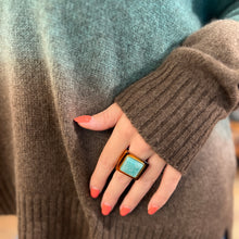 Load image into Gallery viewer, Large Bague Carrée en Acétate Tortoise et Cabochon Turquoise
