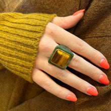 Load image into Gallery viewer, Large Bague Carrée en Acétate Verte et Cabochon Oeil de Tigre
