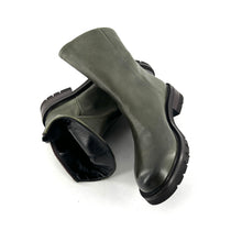 Load image into Gallery viewer, Boots Semelle Crantée Zippé Arrière en Cuir Vert
