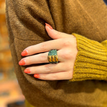 Charger l'image dans la galerie, Large Bague en Acétate Vert Marbré Décor Plaqué Or
